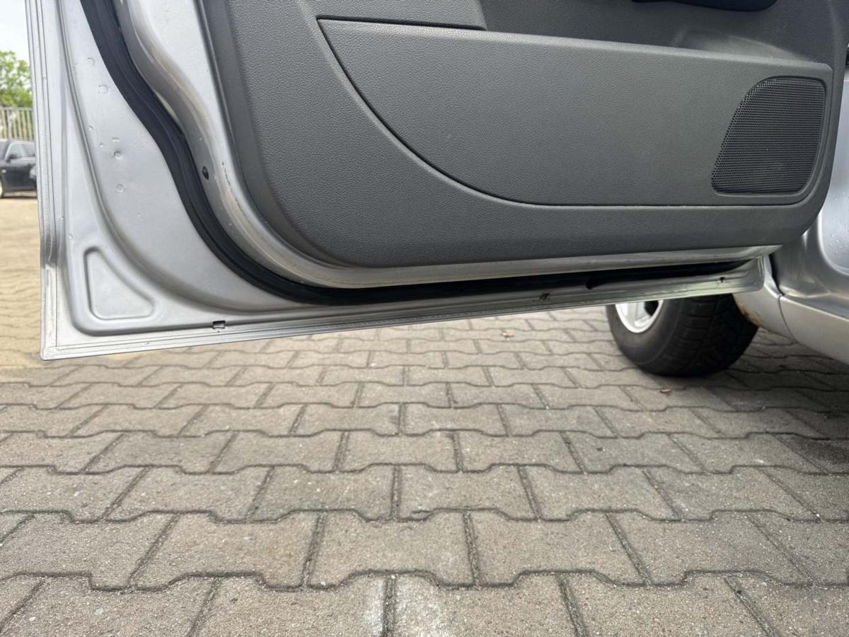 Ford Focus 2 original T&uuml;r vorn links Polar Silber 5-T&uuml;rer Rohbau Bj.2005